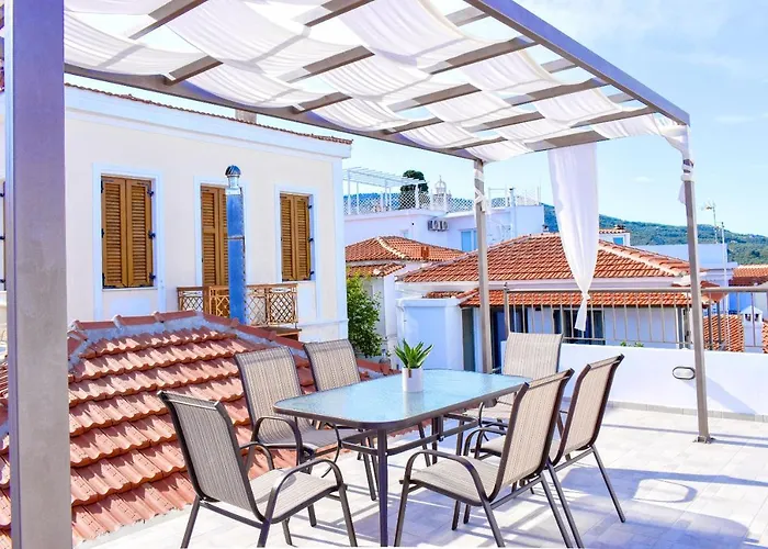La Maison Plakes Rooftop Apartment Skiathos-Stadt