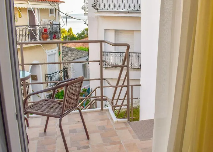 La Maison Plakes Rooftop Apartment