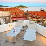La Maison Plakes Rooftop Апартаменты *