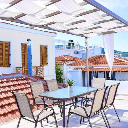 La Maison Plakes Rooftop Apartment Skiathos-Stadt