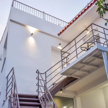 La Maison Plakes Rooftop * 스키아토스 타운