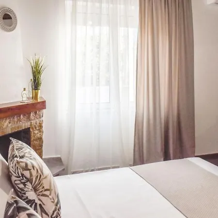 Apartment La Maison Plakes Rooftop